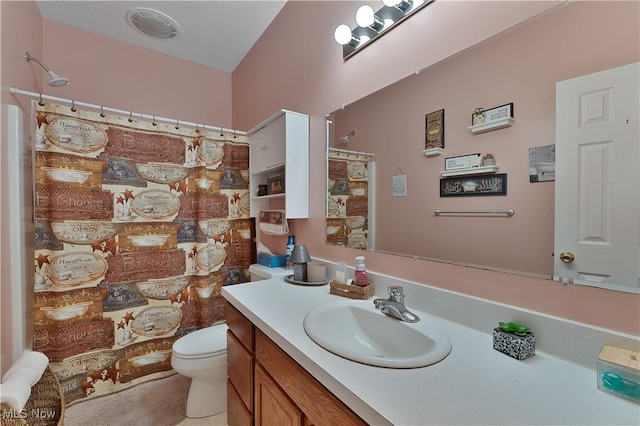 full bathroom featuring visible vents, curtained shower, vanity, and toilet