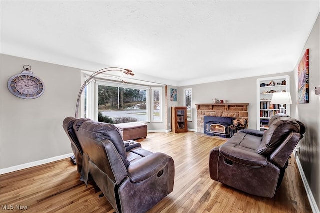 living area with light wood-style flooring and baseboards