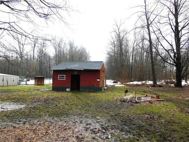 view of outbuilding featuring an outbuilding