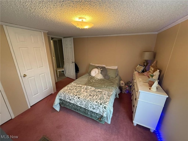 bedroom featuring a textured ceiling, carpet flooring, and crown molding