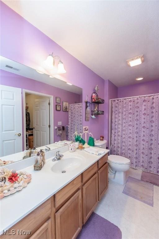 full bathroom featuring visible vents, vanity, and toilet