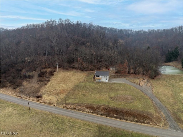 bird's eye view featuring a wooded view