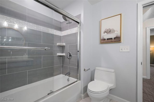 full bathroom featuring baseboards, enclosed tub / shower combo, and toilet