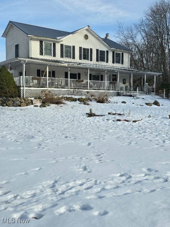 farmhouse featuring a porch