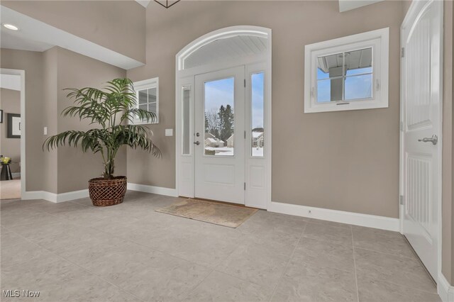 7571 Silverleaf Ct, Sagamore Hills, OH 44067 - foyer entrance with light tile patterned floors