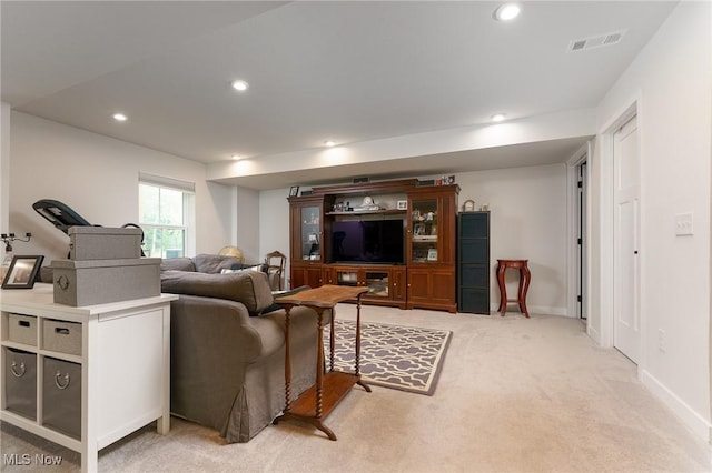 living room featuring light carpet, baseboards, visible vents, and recessed lighting