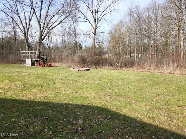 view of yard with a forest view