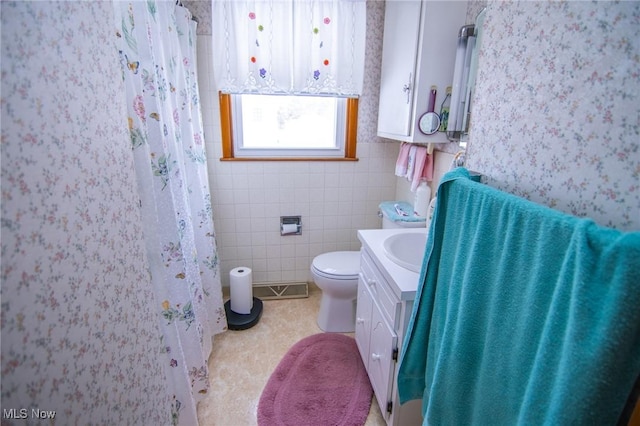 full bath featuring tile patterned flooring, toilet, visible vents, vanity, and wallpapered walls