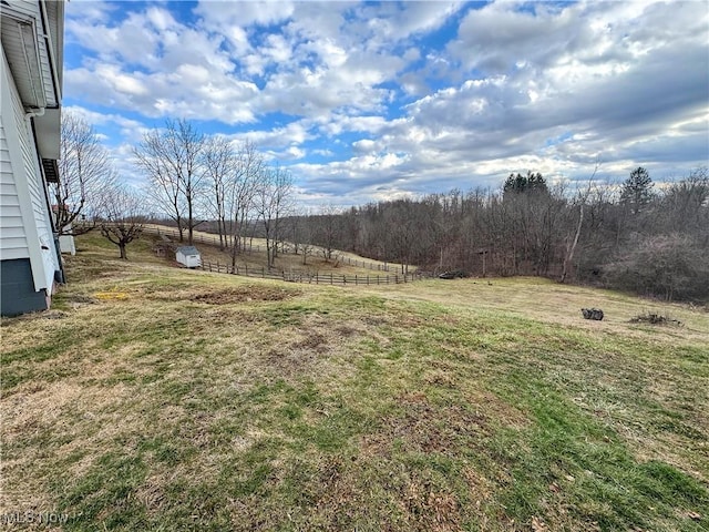 view of yard featuring a rural view