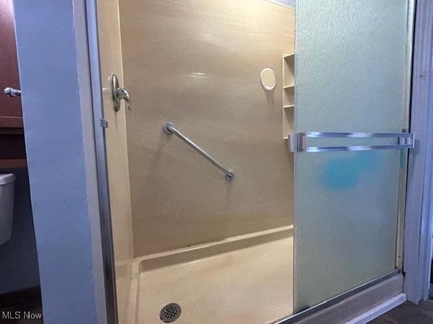 full bathroom featuring a stall shower