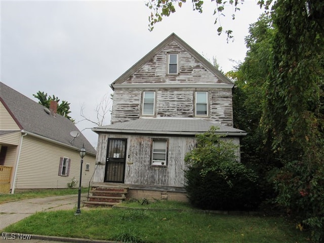 view of front of house with a front yard