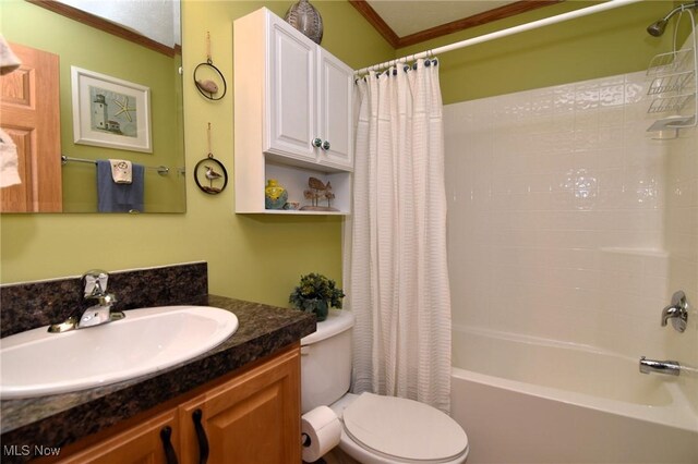 5655 E Windjamer Ave, Lakeside-Marblehead, OH 43440 - bathroom featuring shower / tub combo, vanity, toilet, and crown molding