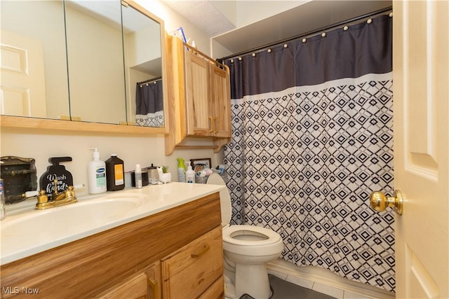 full bathroom featuring curtained shower, vanity, and toilet