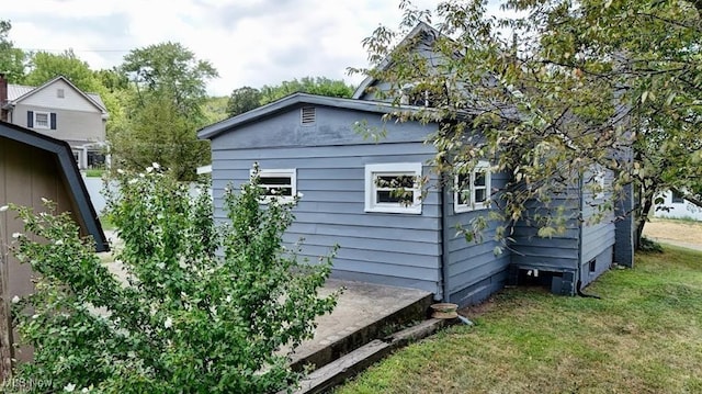 view of side of property featuring a yard