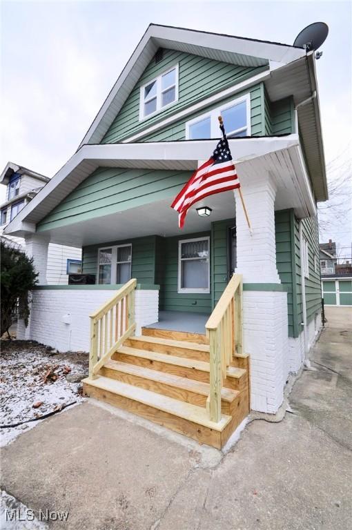 view of front of house featuring a porch