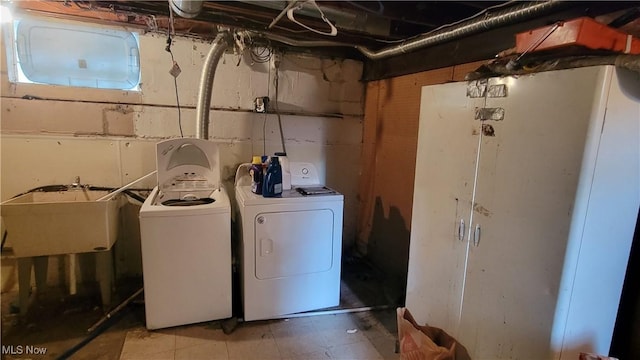 laundry area featuring laundry area, a sink, and washing machine and clothes dryer