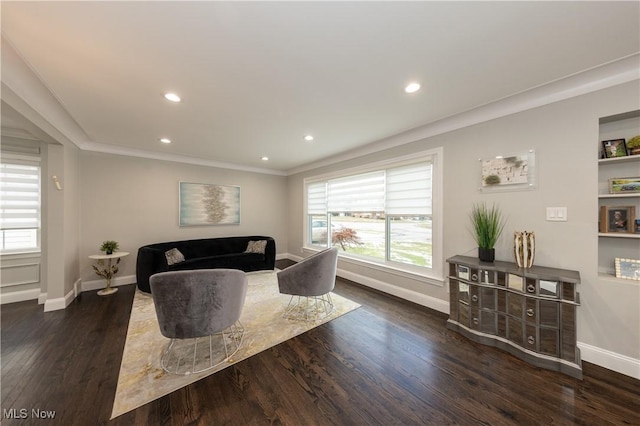 living area featuring recessed lighting, crown molding, baseboards, and wood finished floors