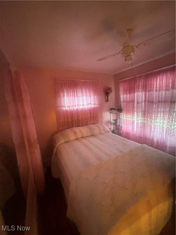 bedroom with a ceiling fan