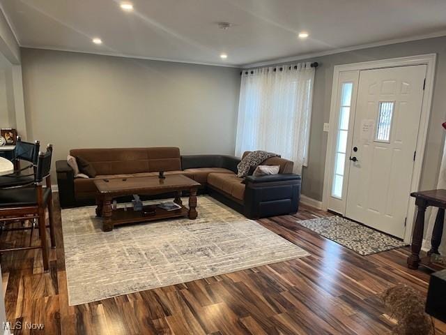 living area featuring recessed lighting, crown molding, baseboards, and wood finished floors