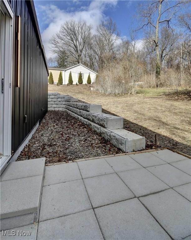 view of yard featuring a patio