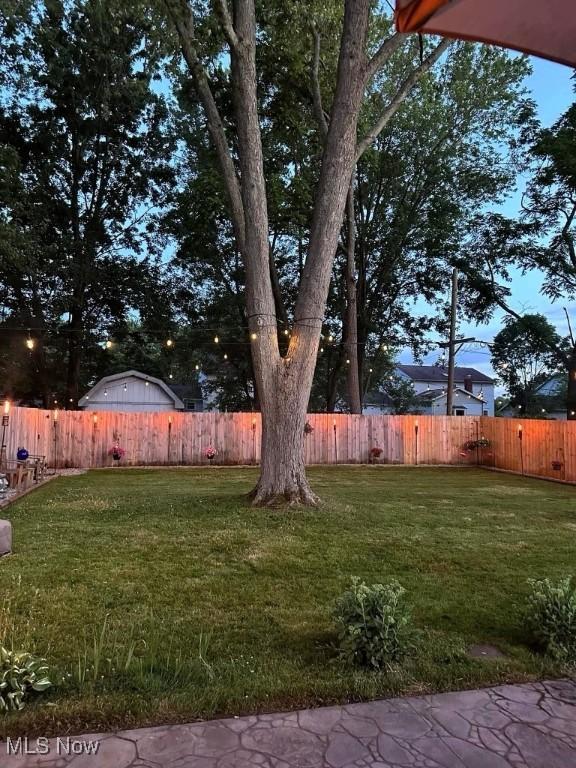 view of yard featuring a fenced backyard