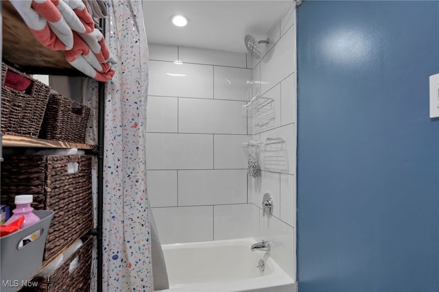 bathroom featuring shower / tub combo