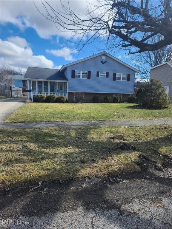 split level home with a front lawn