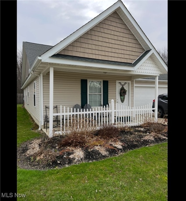 view of front of house with a fenced front yard and an attached garage