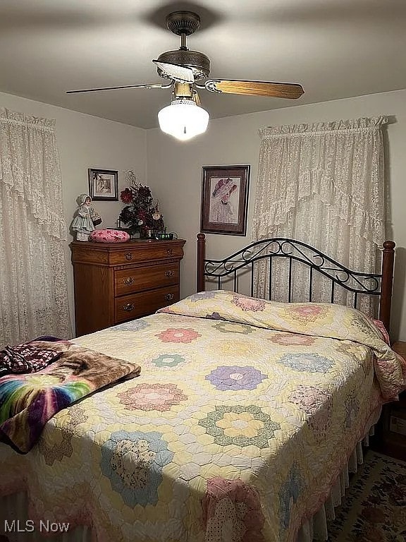 bedroom featuring ceiling fan