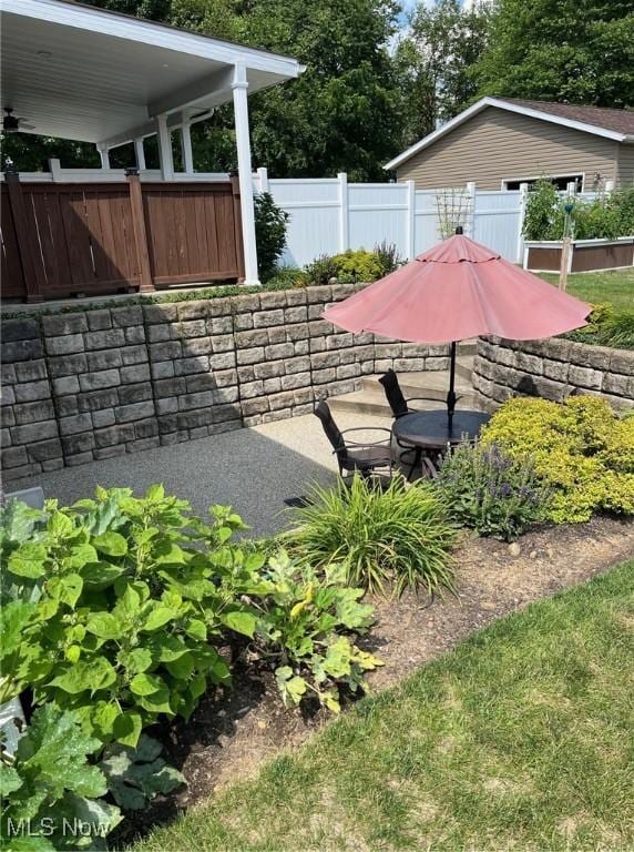 view of yard featuring fence