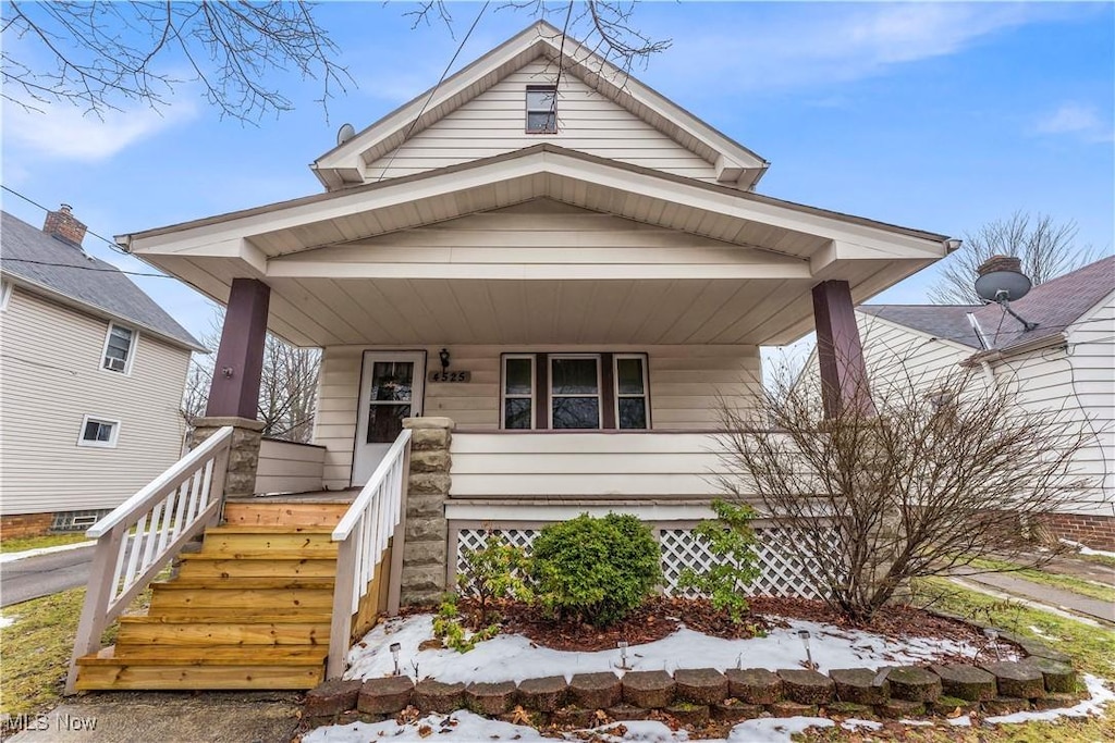 view of front of property featuring a porch