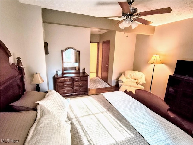 bedroom with ceiling fan