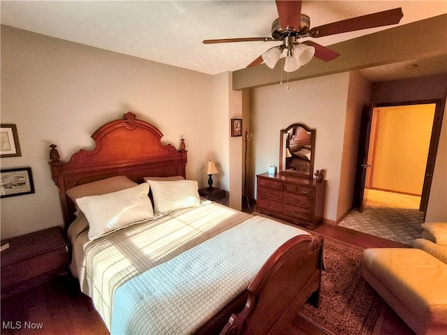 bedroom with ceiling fan