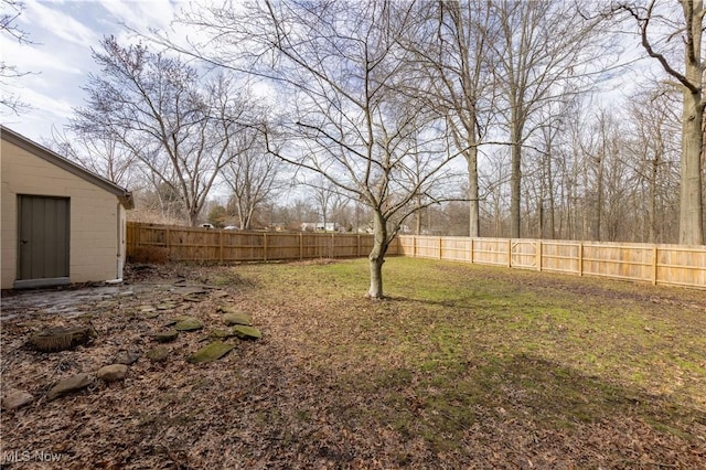 view of yard featuring a fenced backyard and an outdoor structure