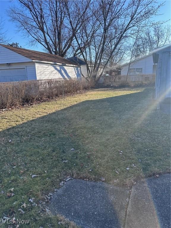 view of yard featuring fence