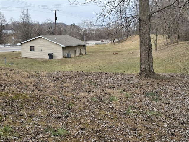 view of yard featuring cooling unit