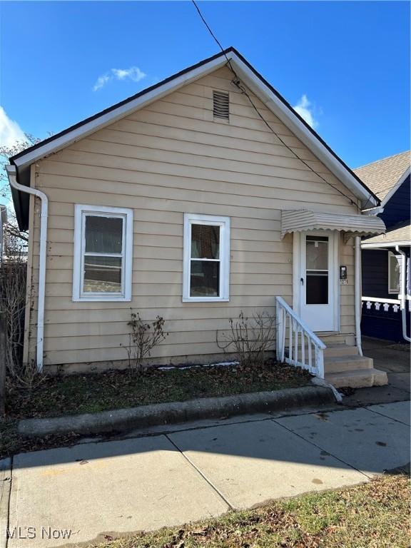 bungalow with entry steps