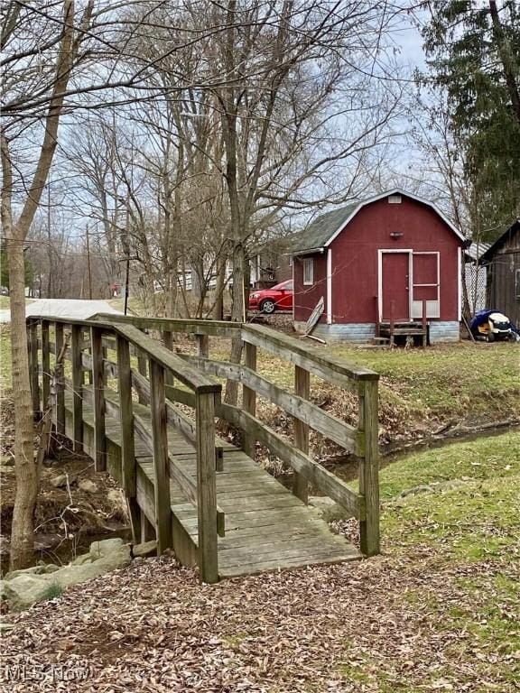 view of yard with an outdoor structure and a barn