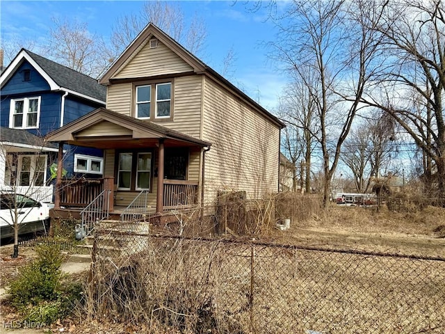 view of front of property with covered porch and fence