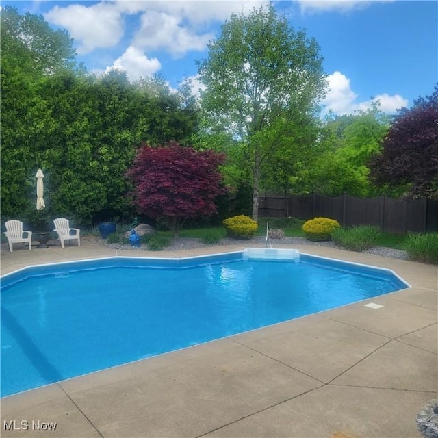 616 Coventry Pl, Amherst, OH 44001 - view of swimming pool featuring a patio