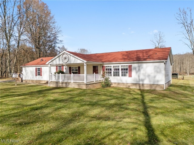 view of front of home featuring covered porch and a front yard