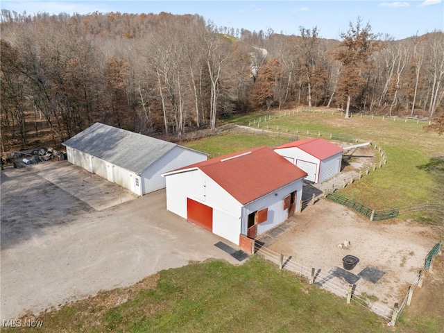 birds eye view of property featuring a wooded view