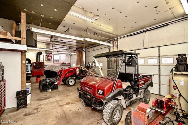 10400 Stoneacre St NW, Canal Fulton, OH 44614 - garage featuring water heater