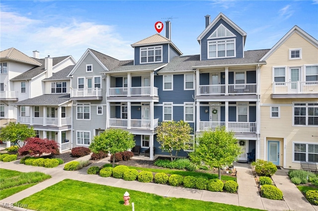 view of building exterior featuring a residential view