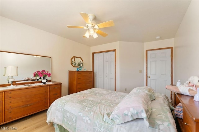 bedroom with light wood finished floors, a ceiling fan, and a closet