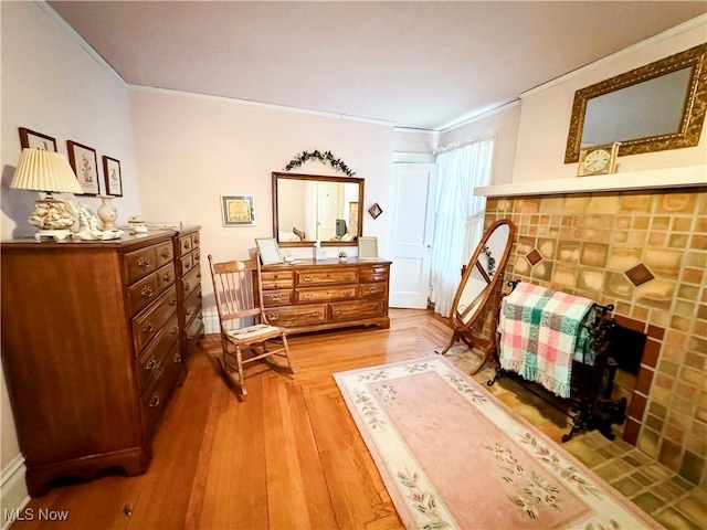 living area with light wood finished floors and ornamental molding