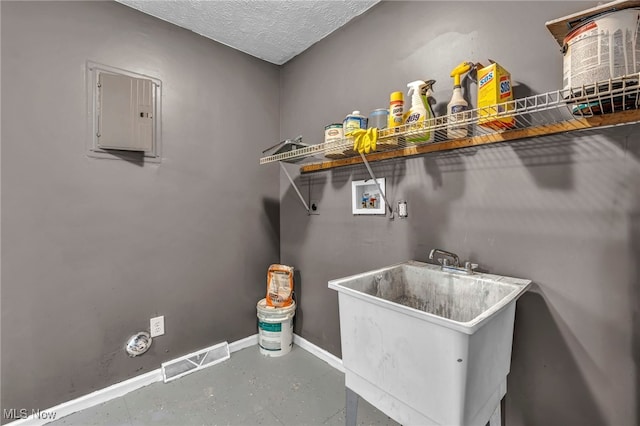 laundry area with laundry area, baseboards, visible vents, a textured ceiling, and washer hookup