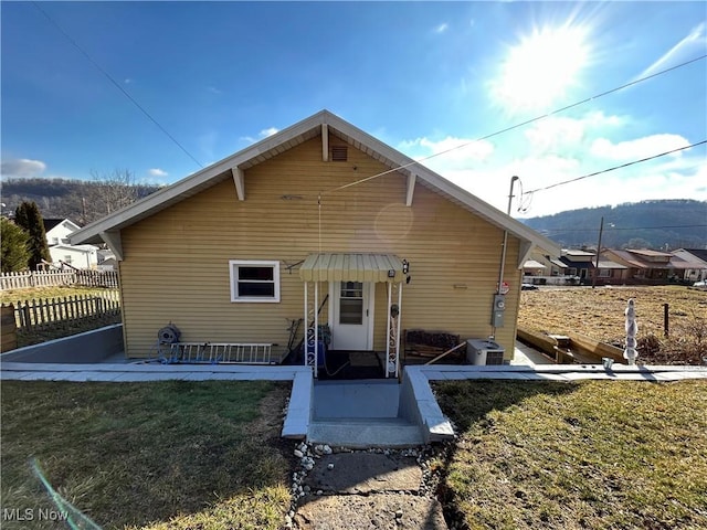 view of front of property with fence and a front yard