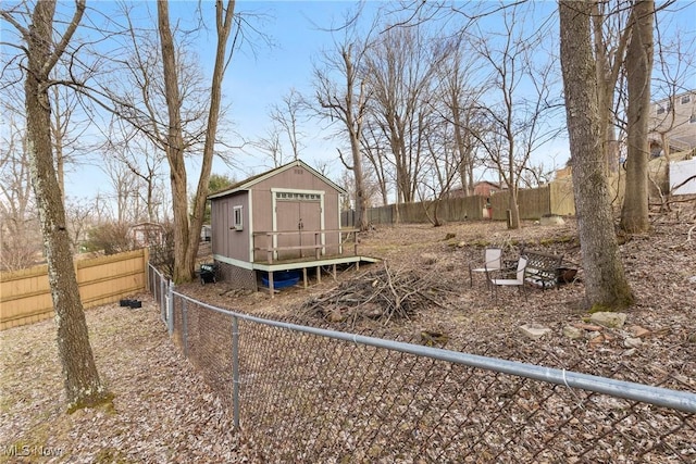 view of yard with a storage unit, an outdoor structure, and a fenced backyard