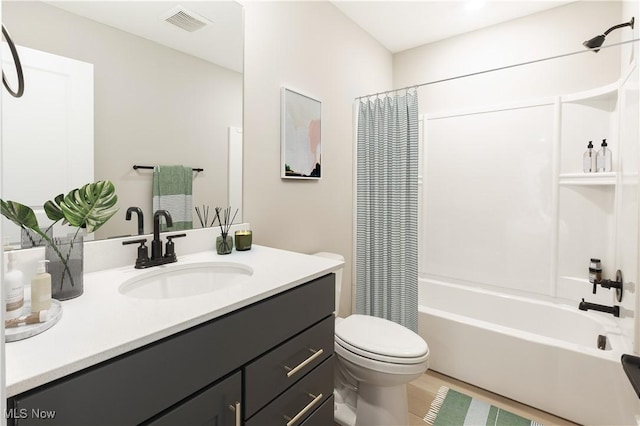 full bathroom with visible vents, vanity, toilet, and shower / bath combo with shower curtain